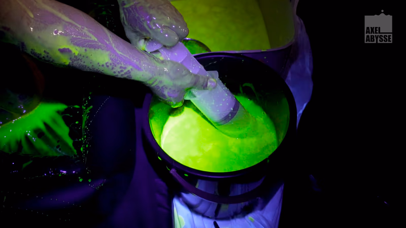Axel - The Experiment sample image 23