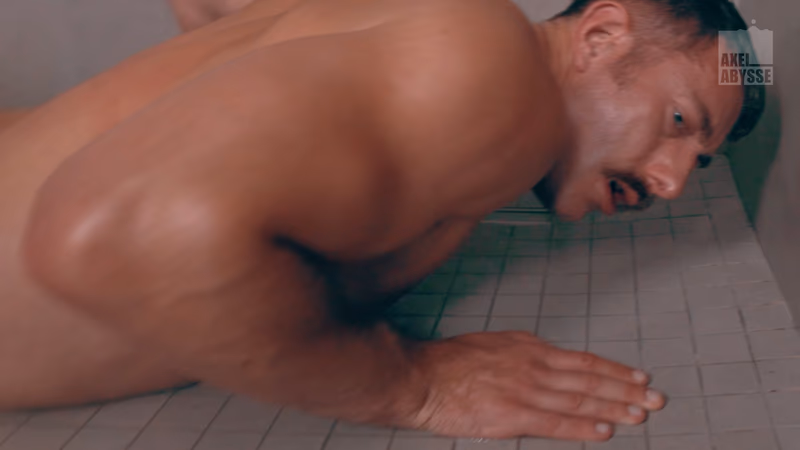 John - La Escena de la Ducha sample image 11