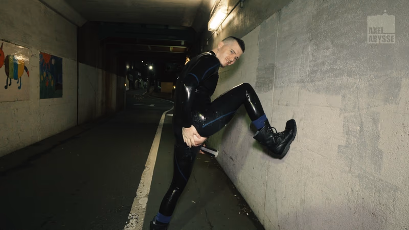 Axel - Night Walk sample image 17