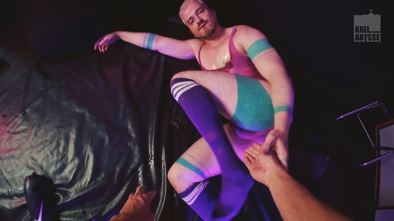 Axel - Plum sample image 5