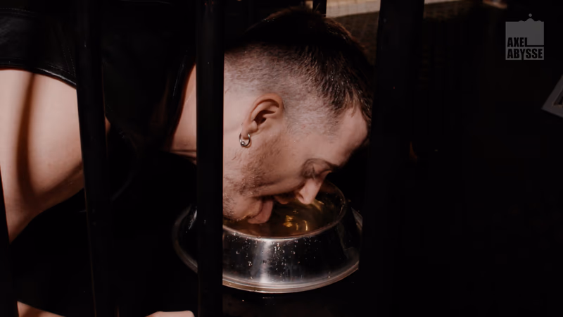 Axel - Trapped sample image 2